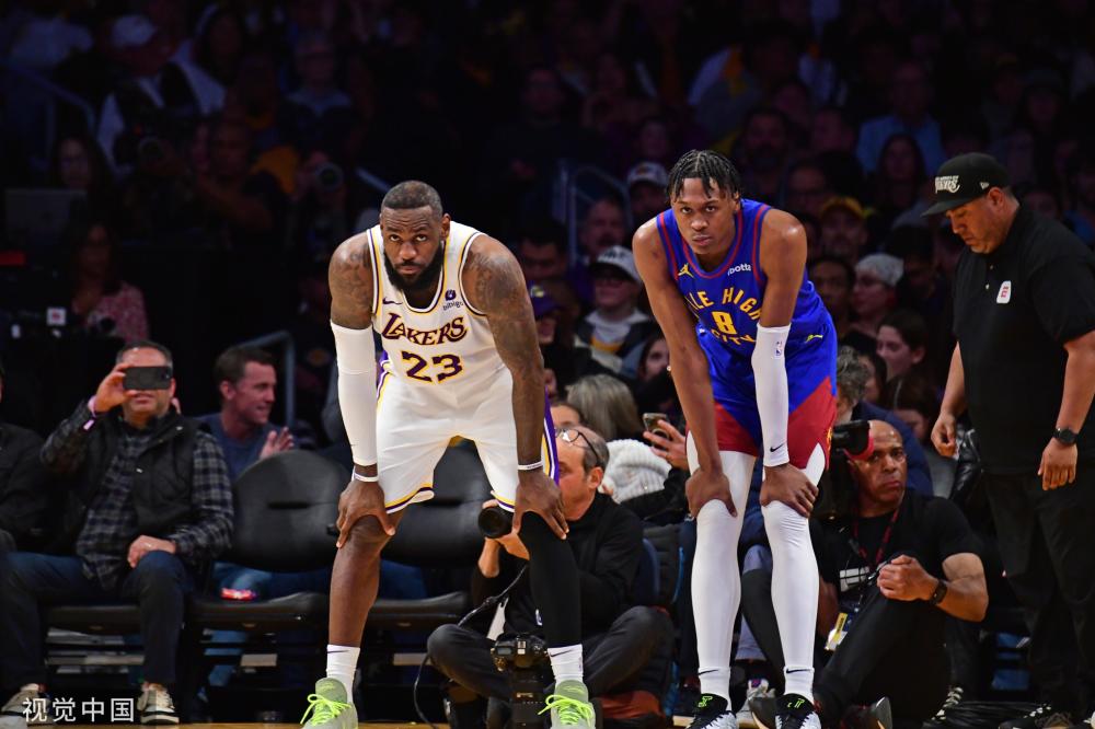 这使得我们 这使得我们