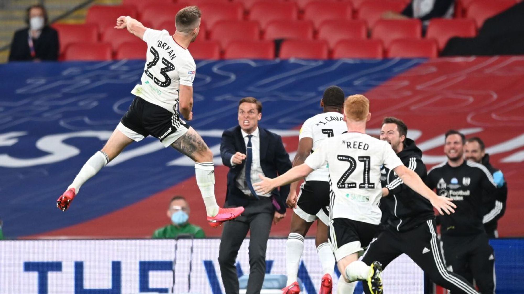 在高强度奔 在高强度奔